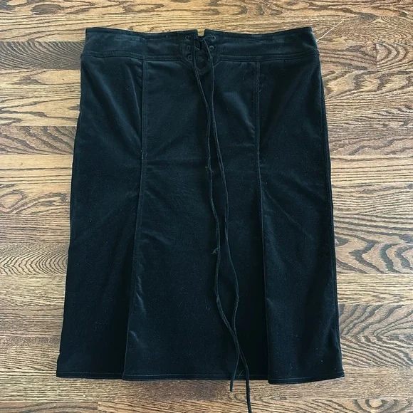 Gucci Black Velvet Pencil Skirt with Lace Up Detail at Back Size 46 US 10-12 - Picture 3 of 16